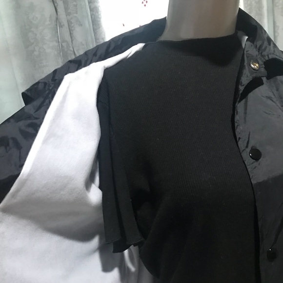 Windbreaker - Picture 5 of 5